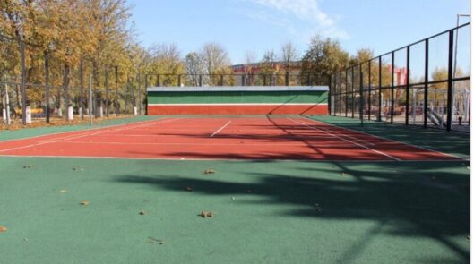 Теннисный корт